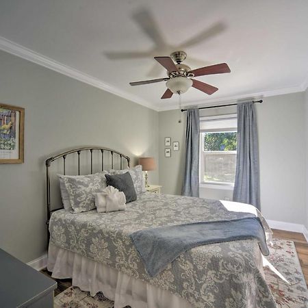 Charming House With Patio, 3 Half Mi To Beach! Charleston Luaran gambar