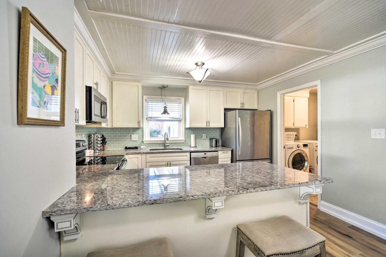 Charming House With Patio, 3 Half Mi To Beach! Charleston Luaran gambar