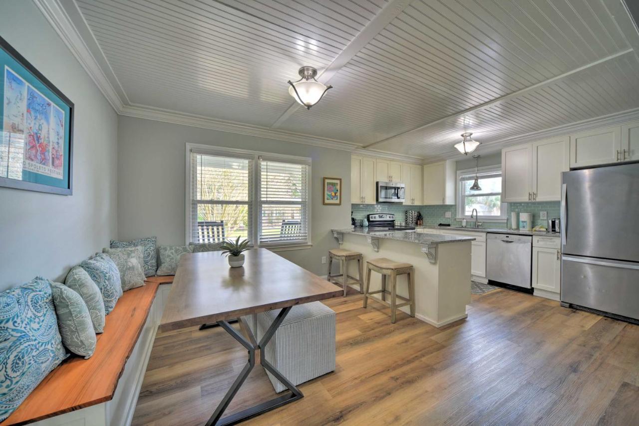 Charming House With Patio, 3 Half Mi To Beach! Charleston Luaran gambar