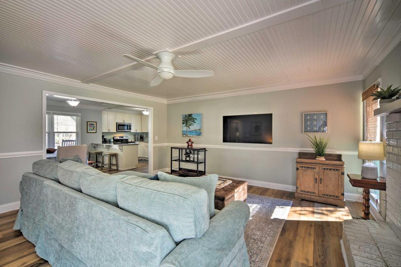 Charming House With Patio, 3 Half Mi To Beach! Charleston Luaran gambar