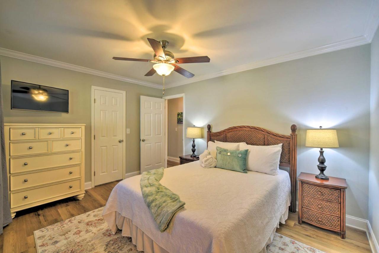 Charming House With Patio, 3 Half Mi To Beach! Charleston Luaran gambar