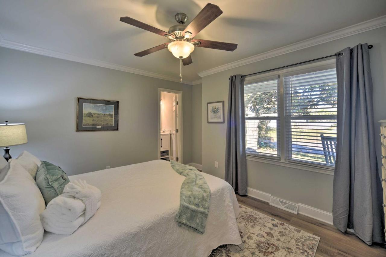 Charming House With Patio, 3 Half Mi To Beach! Charleston Luaran gambar