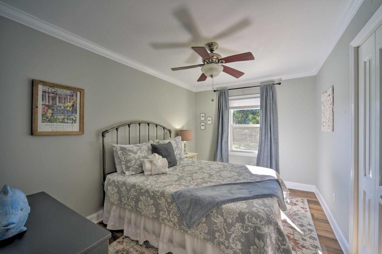 Charming House With Patio, 3 Half Mi To Beach! Charleston Luaran gambar