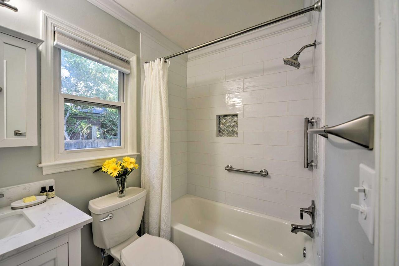 Charming House With Patio, 3 Half Mi To Beach! Charleston Luaran gambar