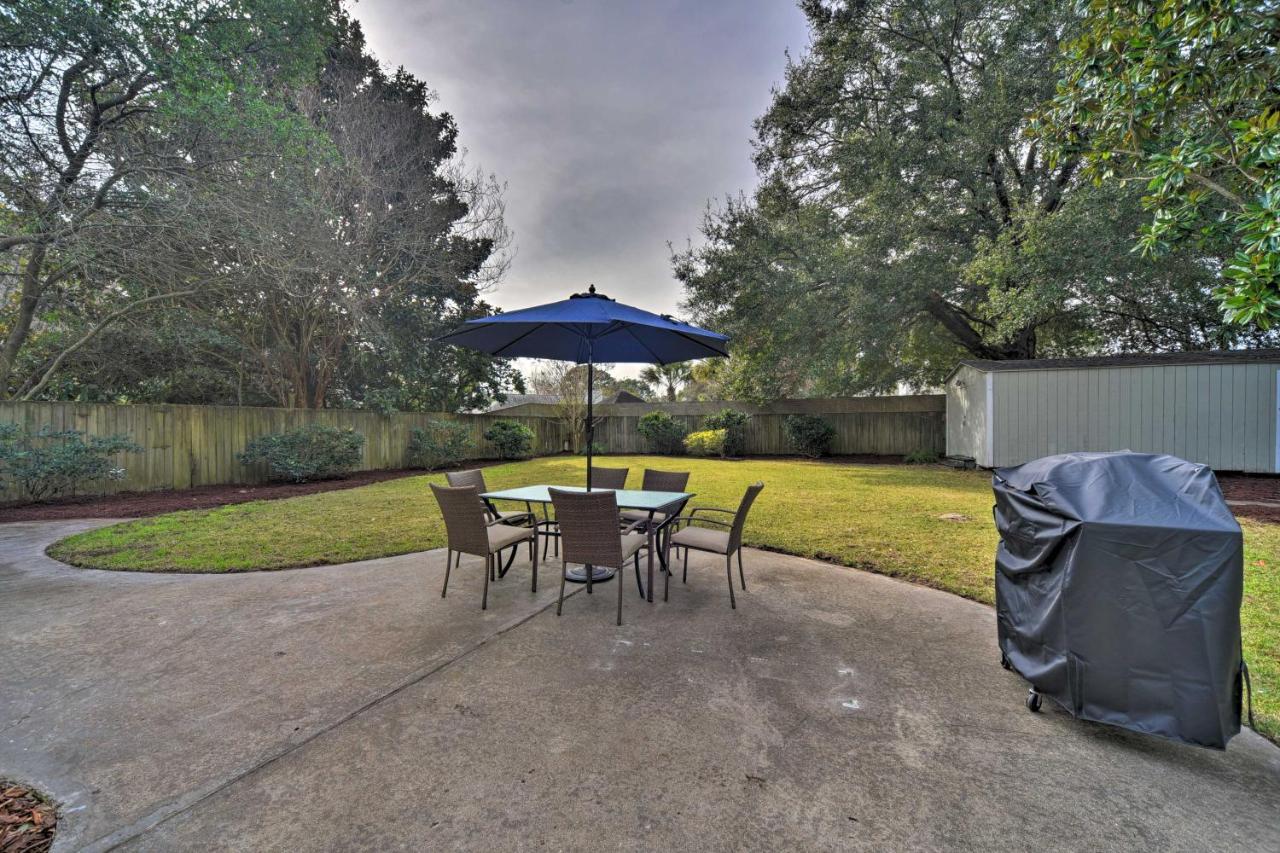 Charming House With Patio, 3 Half Mi To Beach! Charleston Luaran gambar