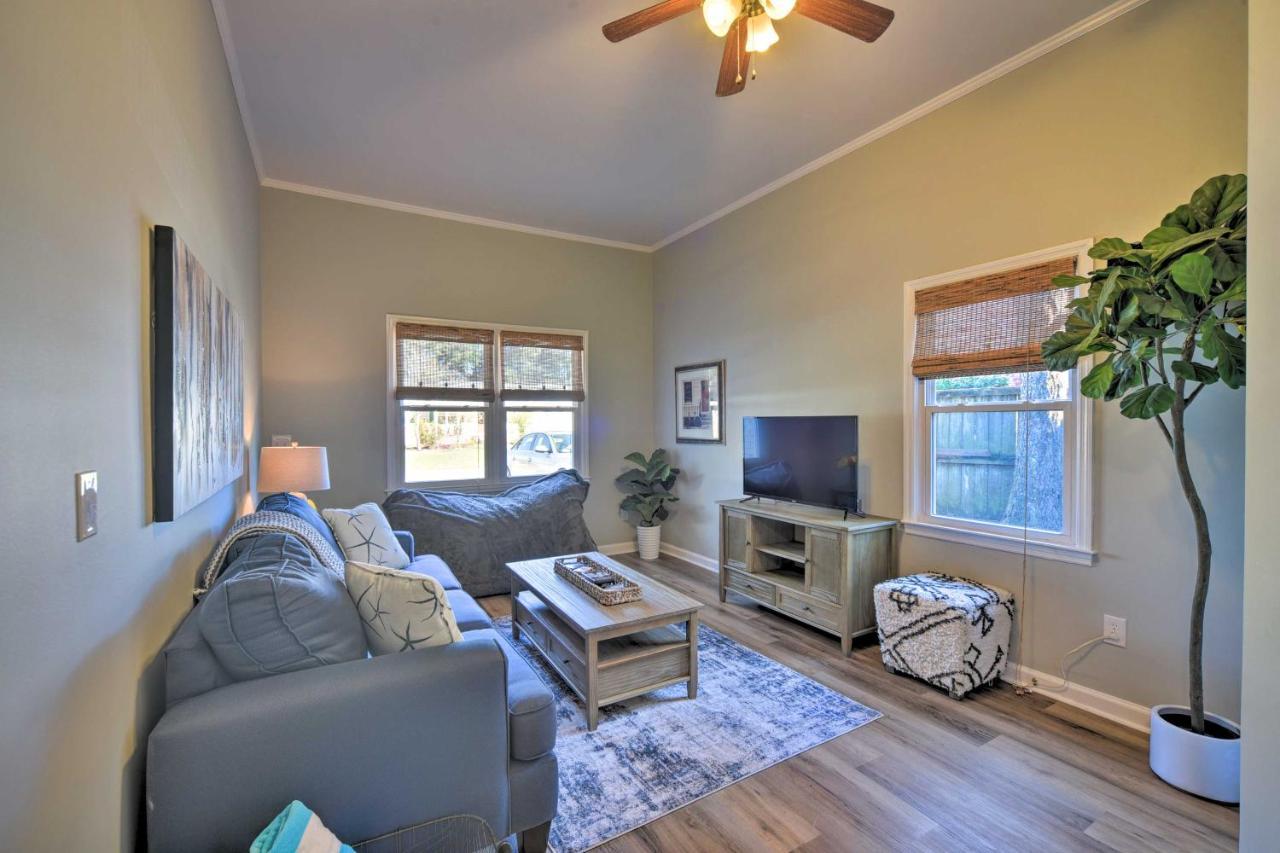 Charming House With Patio, 3 Half Mi To Beach! Charleston Luaran gambar