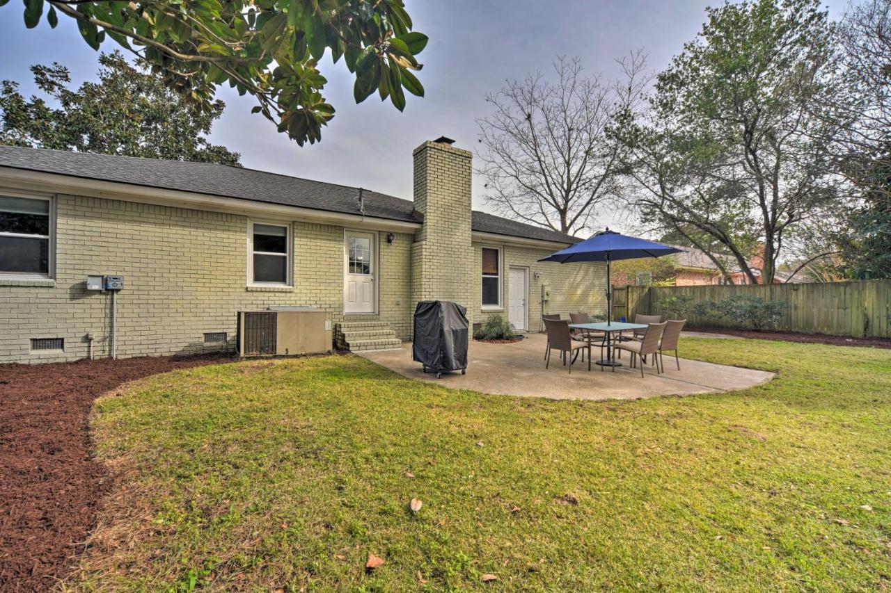 Charming House With Patio, 3 Half Mi To Beach! Charleston Luaran gambar